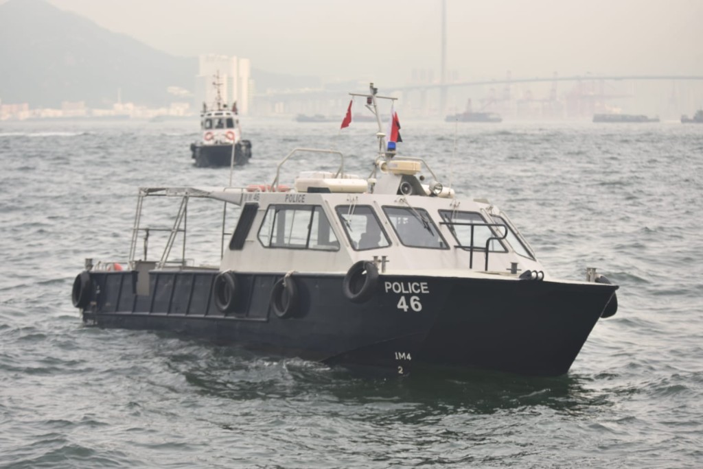 水警及消防到場救起男子後證實死亡。