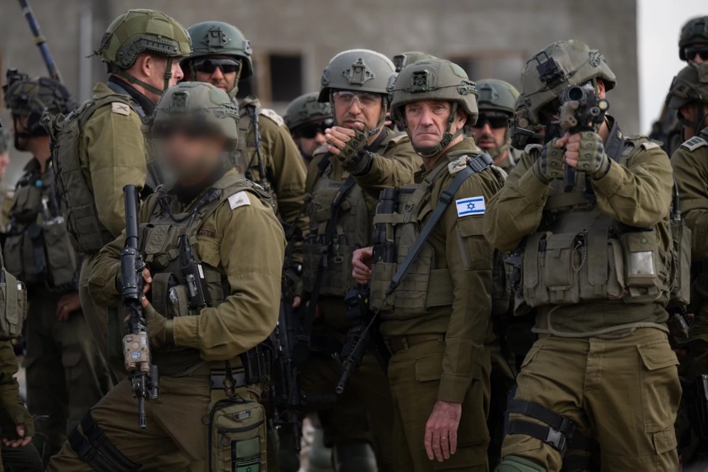 以军搜救队到场搜索。以色列国防部