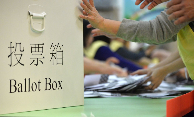 《基本法》第26条订明，所有香港特区永久性居民依法享有选举权和被选举权。资料图片