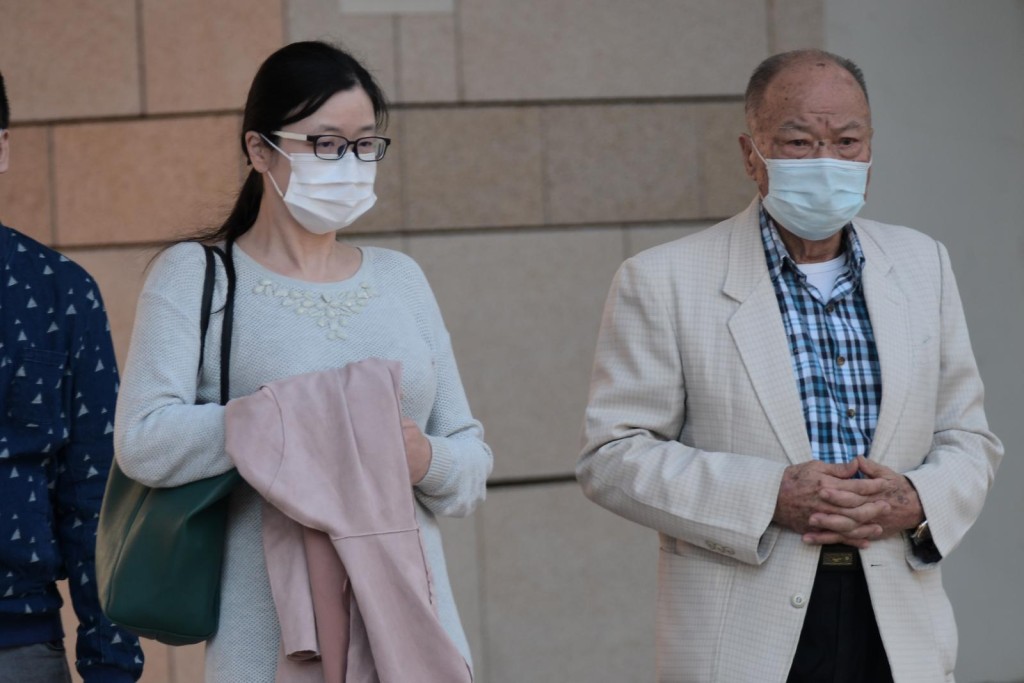 林麗棠胞妹林麗珠(左)及林麗棠父親(右)