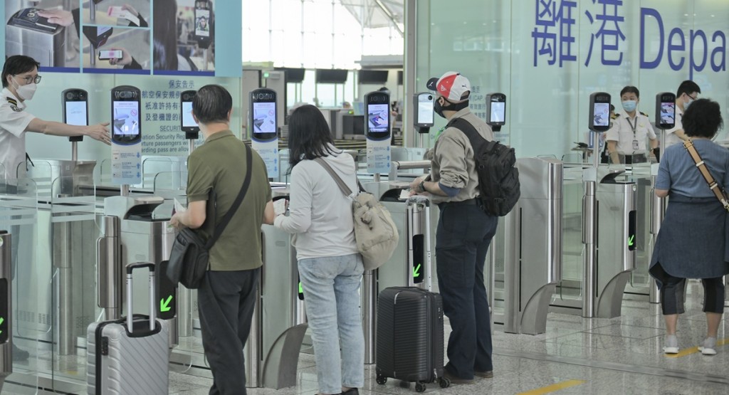 團體調查指未有跟隨家人移民而選擇留港的長者,社交及健康狀況皆轉差。資料圖片,非涉事人
