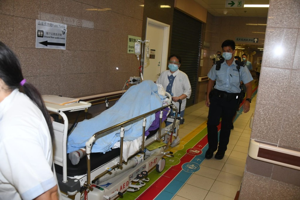 事主清醒送院。