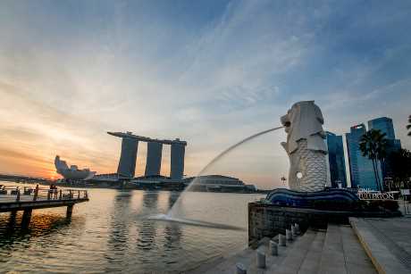 魚尾獅像一直朝向東方，當地人深信此舉便可為新加坡帶來繁榮昌盛。
