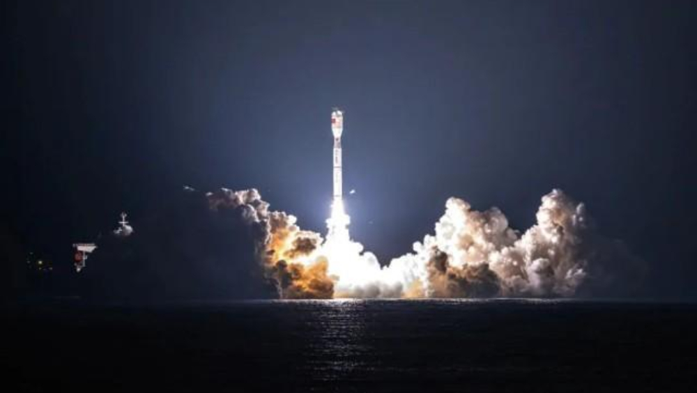 太原衛星發射中心在廣東陽江附近海域使用捷龍三號運載火箭。 新華社