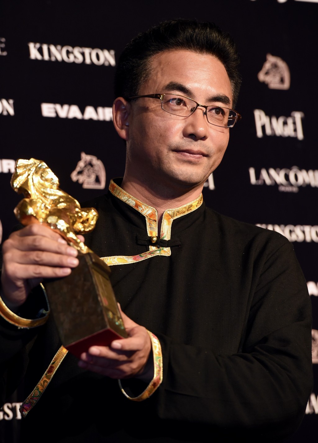 2015年11月，在台北，萬瑪才旦憑藉電影《塔洛》獲得最佳改編劇本獎。新華社資料圖