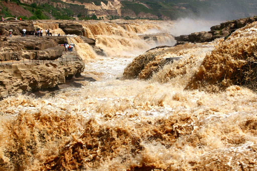 数年前拍摄到的黄河壶口瀑布。