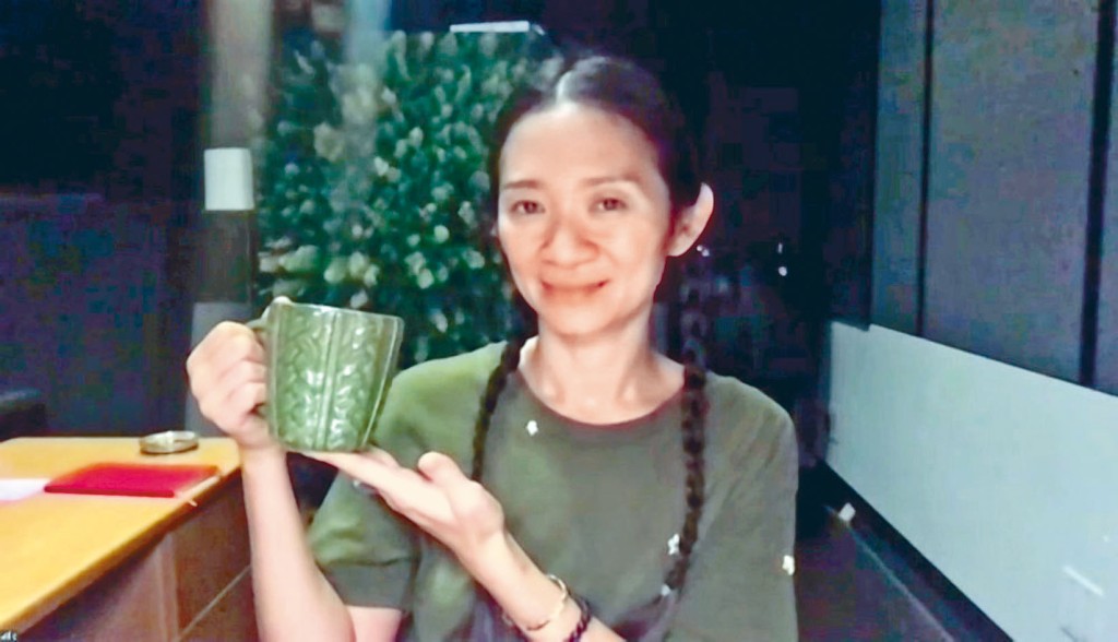 趙婷憑《無依之地》奪金球獎。