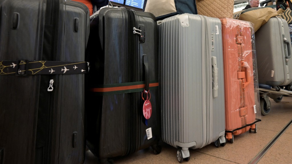 被捕行李工專偷商務艙乘客的行李。 路透社