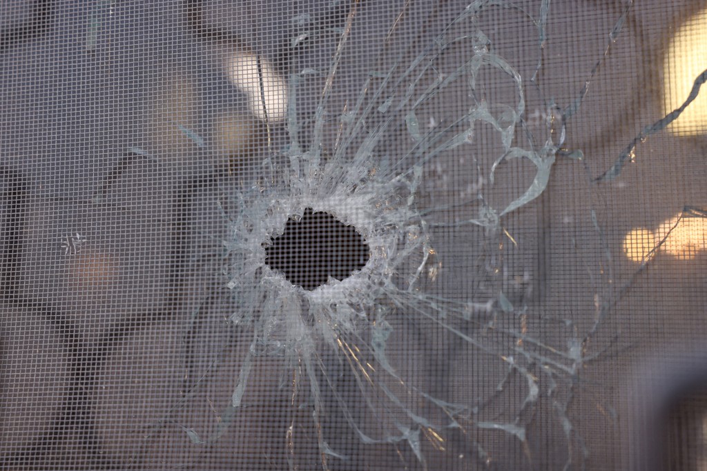 目击者指，枪手在光天化日下连续开火数分钟，现场一片混乱。路透社