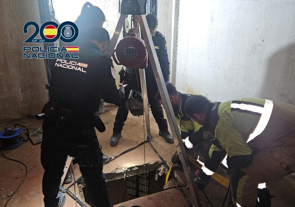 西班牙警方在北非飛地休達發現3層結構的大型走私毒品隧道。 路透社