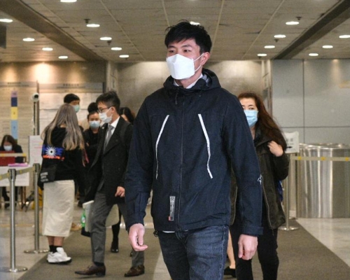 被告張宏洛
