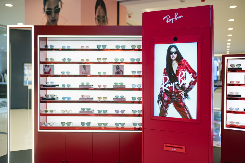 眼镜品牌Ray-Ban于即日起至6月7日在尖沙咀购物地标海港城 LCX打造全新的限时快闪店！