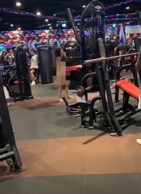 婦人要求女教練與她博搏鬥。網圖