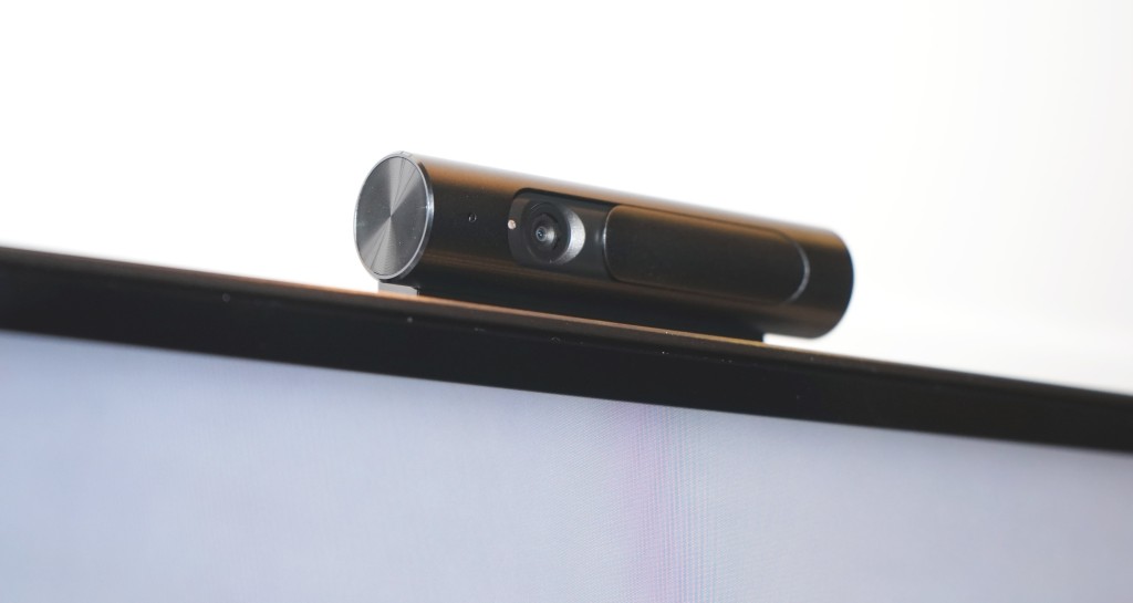 X925附有可拆式視像鏡頭，可以用來自拍影相，以及經Google Duo進行視像會議。1