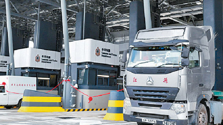 跨境司機明天起入境深圳須於指定4口岸集中接駁。資料圖片