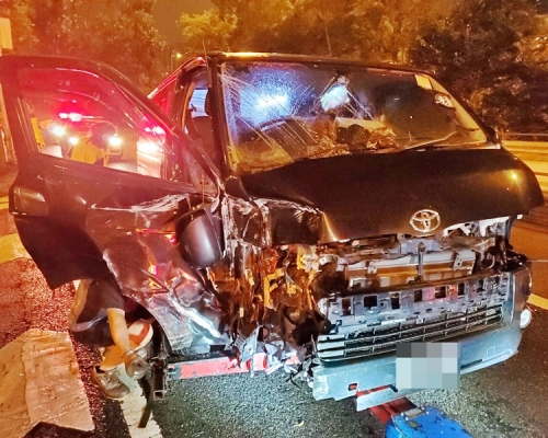 車頭損毀嚴重。