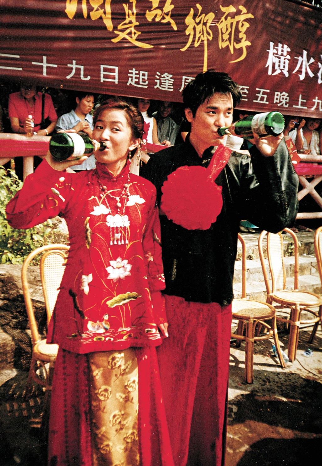佘诗曼与邓萃雯过去合拍过《酒是故乡醇》。