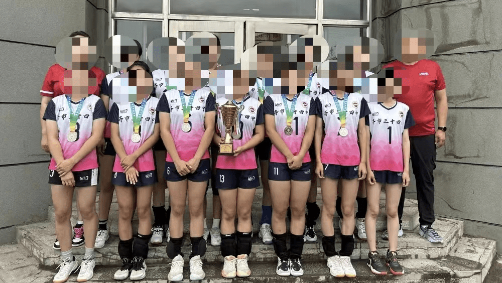 有家屬哭訴外甥女排球比賽獲亞軍才回來不久。圖為第三十四中學女子排球隊。