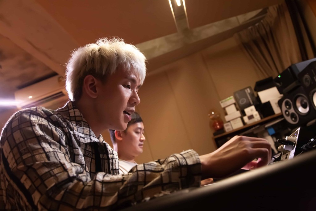 拾荒客於《PROJECT AFTER 6：我們的音樂協作》，獲配對接受林奕匡的專業指導。