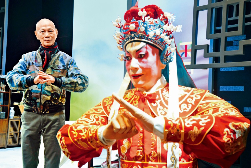 《開心穿粵》的機械人參照羅家英的面部表情、聲綫及姿態製作，首次踏上台板，為粵劇界帶來新突破。