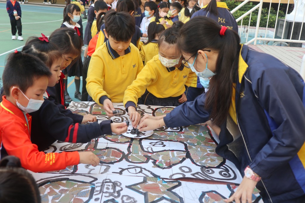 大型創作「快樂塗鴉」（圖片來源：受訪學校提供）