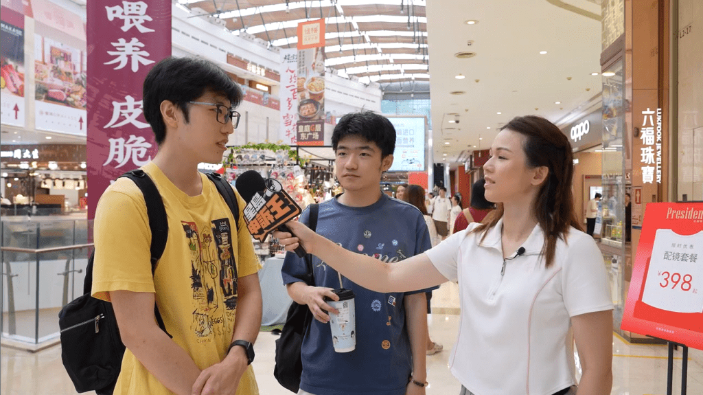 深圳大學生丁先生稱深圳商場冷氣跟大學宿舍差不多，他早已習慣。