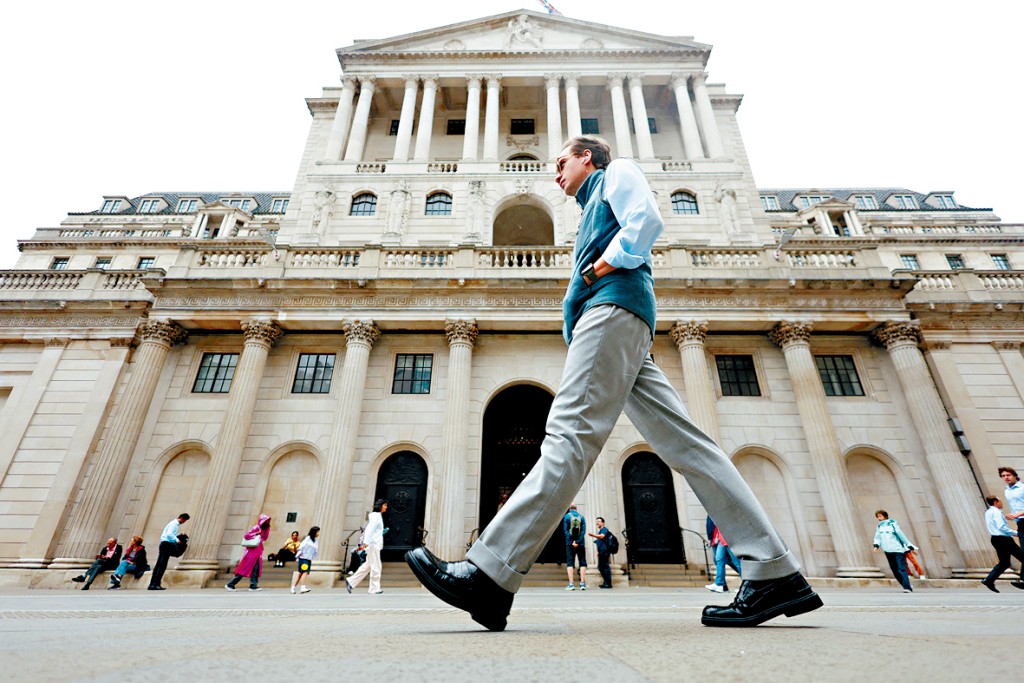 市場憧憬英倫銀行12月或會減息，這一因素對英鎊仍有壓力。