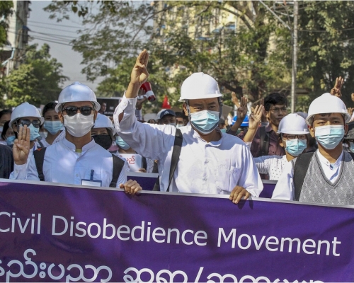 緬甸今早再有示威，大量公務員響應。AP