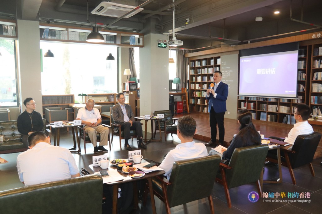 香港立法會議員、香港教聯會副會長鄧飛先生