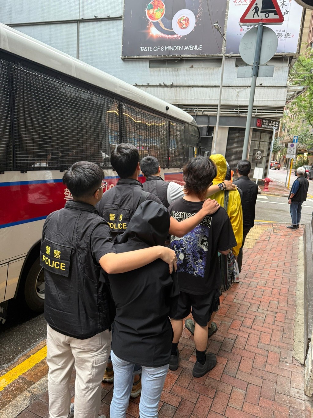 警方拘捕5名男女。警方提供 警方拘捕5名男女。警方提供