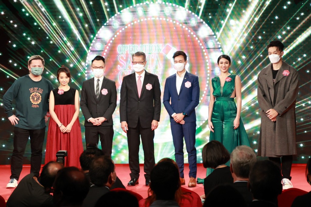 周柏豪、糖妹、演員姬素．孔尚治、伍仲衡今晚出席聖誕活動揭幕禮。