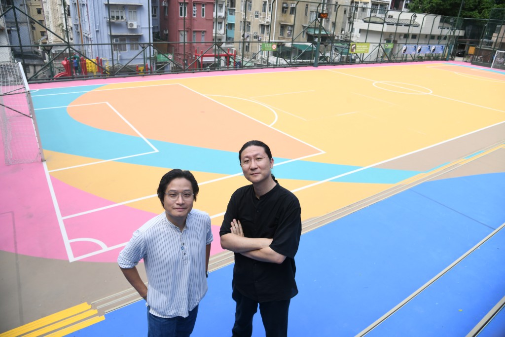 负责协助学生完成项目的知专建筑、室内及产品设计讲师尚衞嘉（右）及客席讲师郑宗驹（左）。