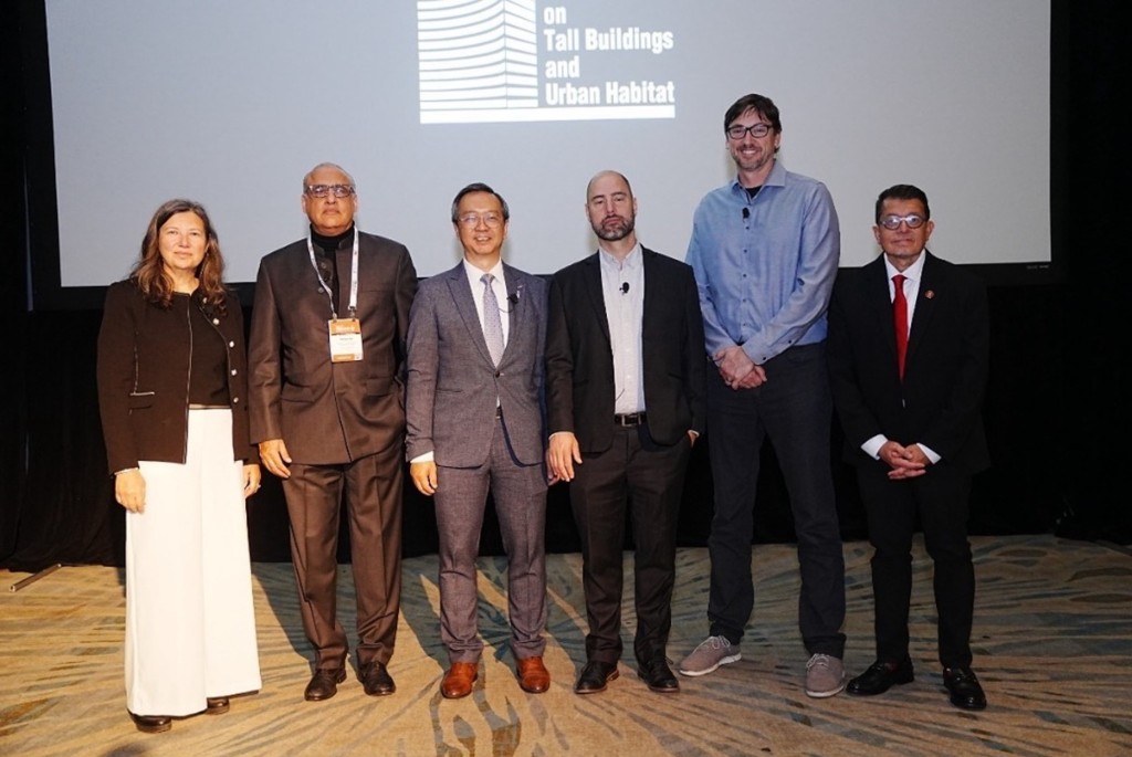 戴尚誠（左三）早前應邀出席「CTBUH國際會議2025」。何永賢FB圖片