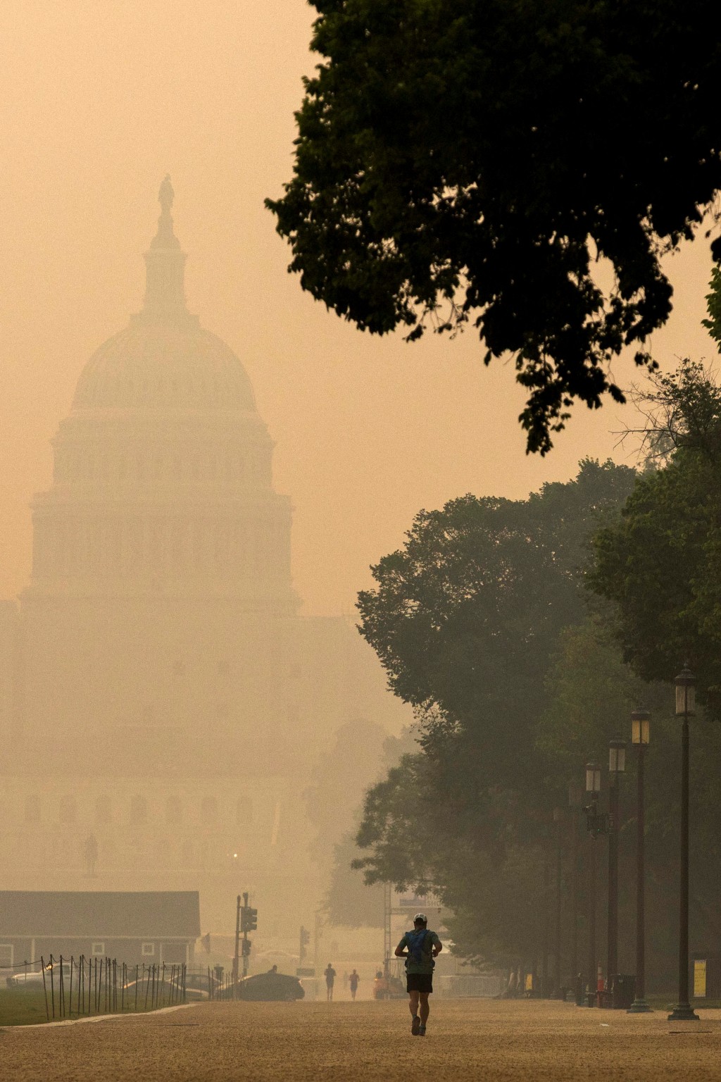 加拿大山火的陰霾和煙霧籠罩着華盛頓上空。路透社