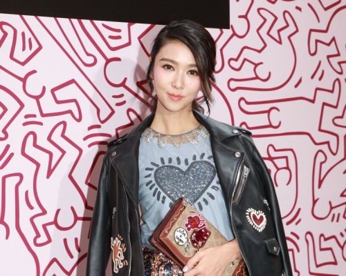 薛凯琪指更多歌手会有不同合作。