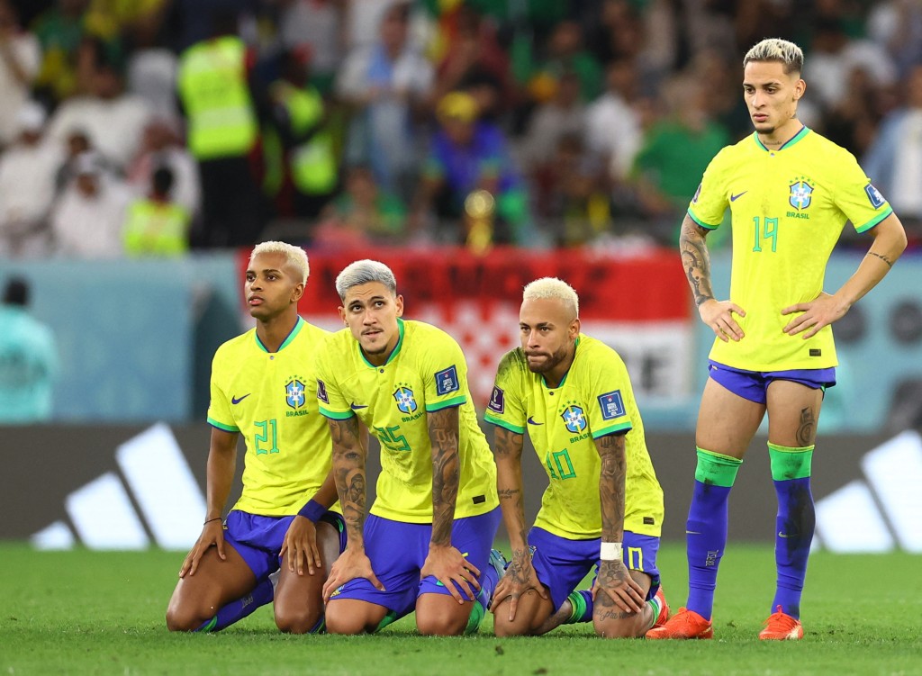 安東尼(右)買超級賀自己入選巴西世盃大軍。REUTERS