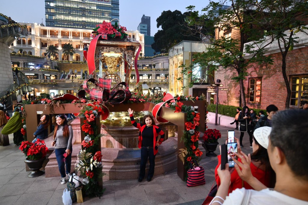 市民尖沙嘴赏圣诞装饰