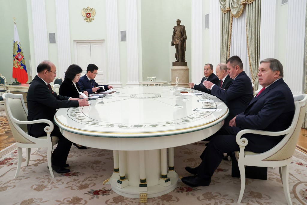 崔善姬當日亦與俄羅斯外長拉夫羅夫(Sergey Lavrov)會談,雙方討論雙邊關係及亞洲地區局勢。美聯社 崔善姬當日亦與俄羅斯外長拉夫羅夫(Sergey Lavrov)會談,雙方討論雙邊關係及亞洲地區局勢。美聯社