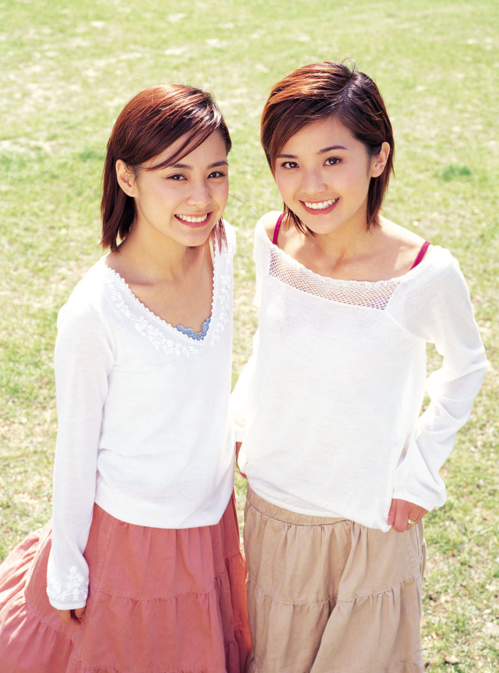 锺欣潼（左）是女子团体Twins成员。