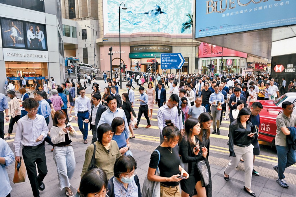 積金局指出，截至今年9月底，強積金總資產值約1.53萬億元，較十年前增1.7倍。