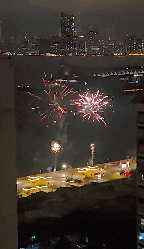 前日「人日」有人在茶果嶺海濱公園海傍非法燃放煙花。