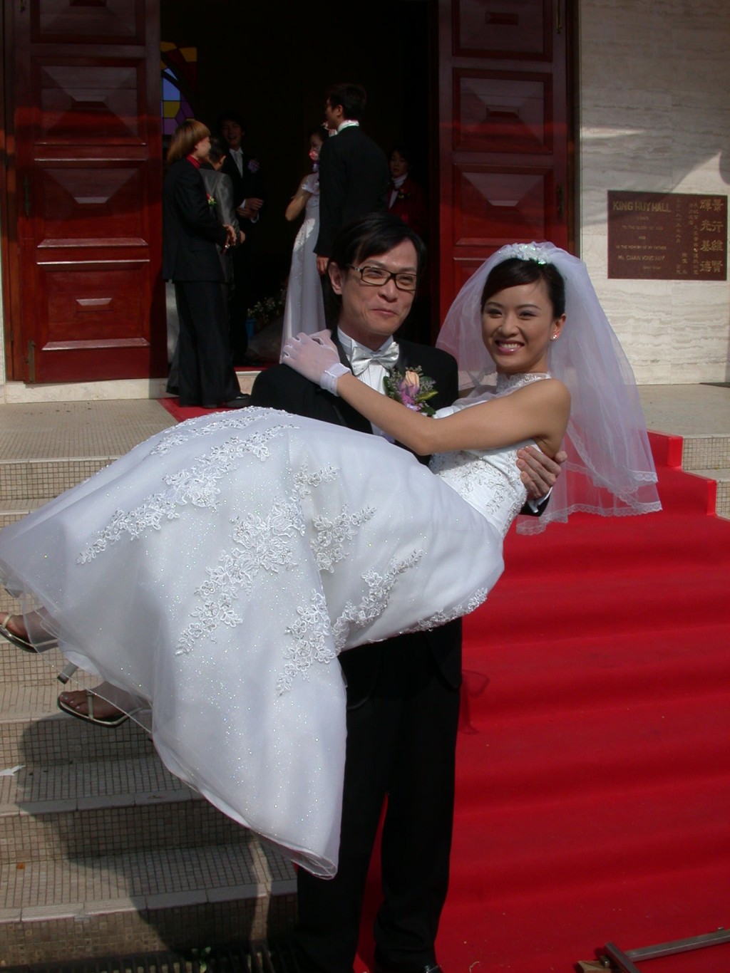 張文慈與吳廷燁為劇集拍攝結婚場口。