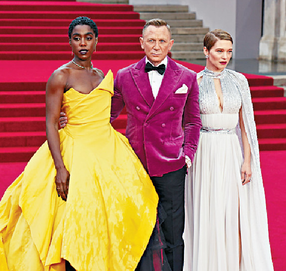 ■丹尼爾一拖二，與Lashana Lynch及Lea Seydoux齊亮相。