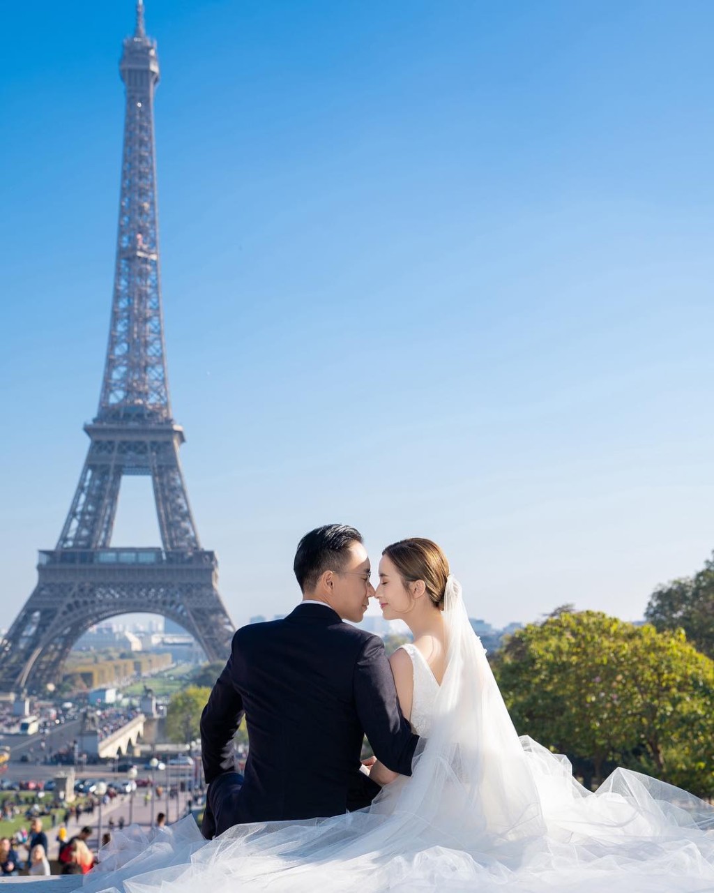 沈卓盈到巴黎拍婚照。
