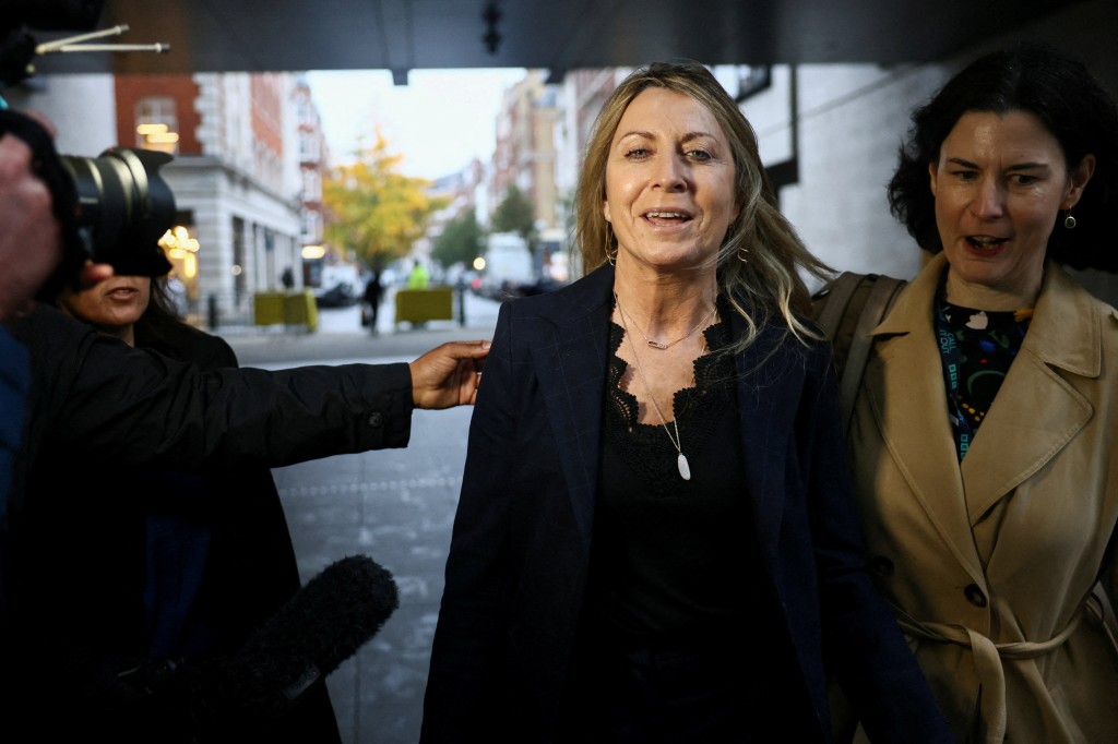 已卸任的前BBC新聞首席執行官特尼斯見記者。路透社