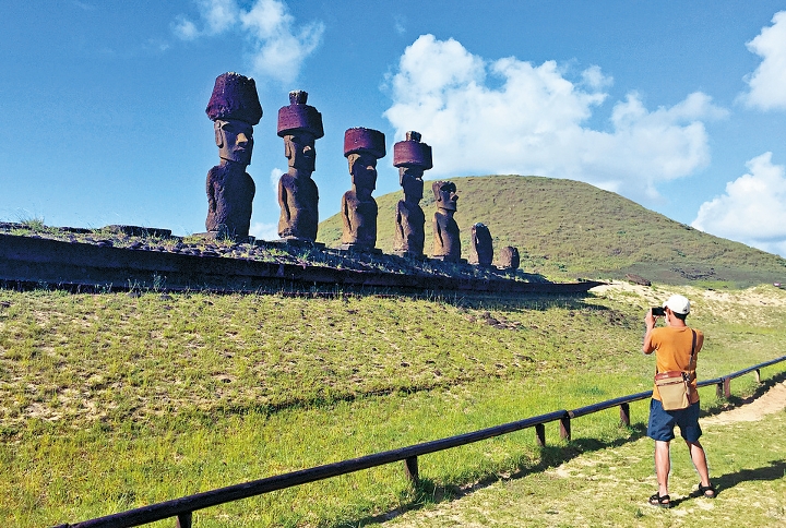 屹立島上的摩艾石像，每一座都是歷史悠久的文化遺產。（路透資料圖片）