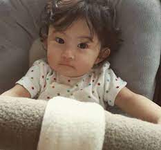 鄭希怡於2015年誕下女兒「涼浸浸」。