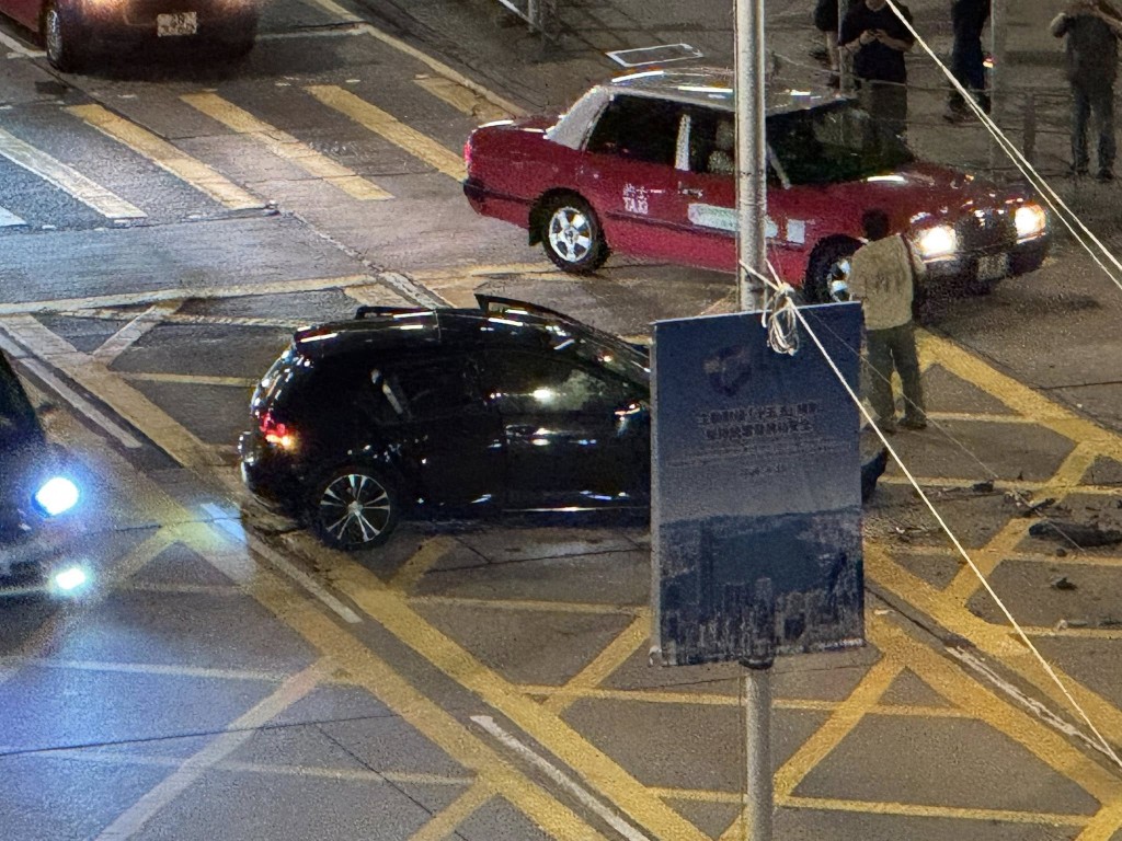 懷疑涉事私家車。FB：Oscar Tsang@深水埗街坊會