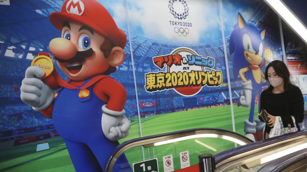 瑪利歐和另一經典遊戲角色超音鼠一起宣傳2020東京奧運。 美聯社