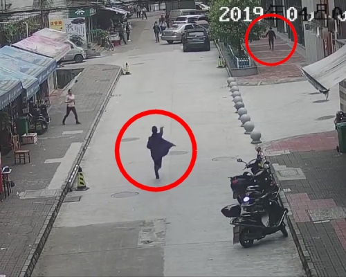 慣偷行竊偷到女警身上,遭街頭瘋狂追逐終被擒。(網圖)